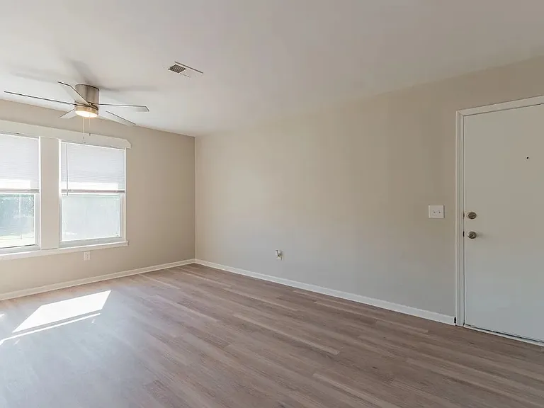 7305 Patterson Rd — Photo 2