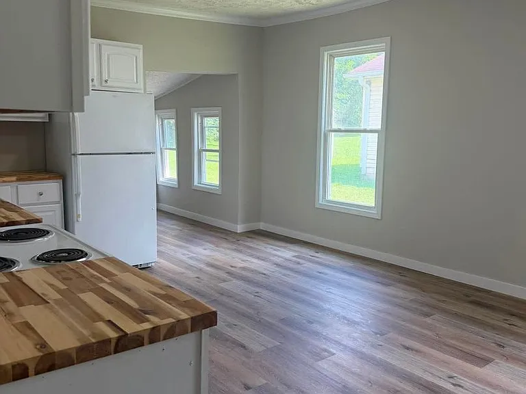 222 Lenoir Ave — Photo 3
