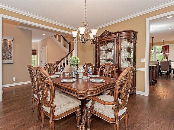 2nd image of 4995 Glengary Ln