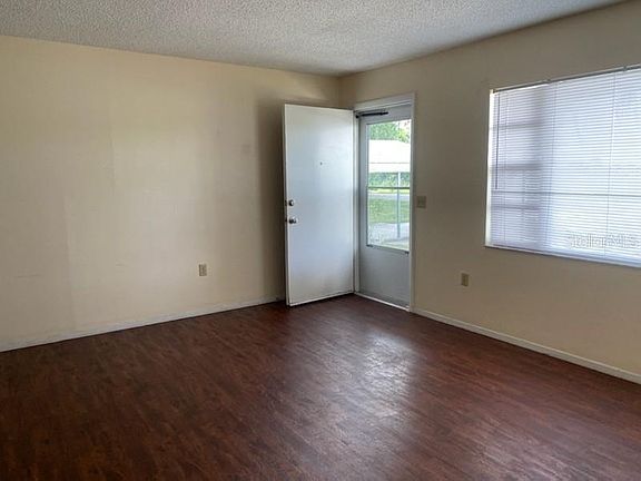 3rd image of 483 King St
