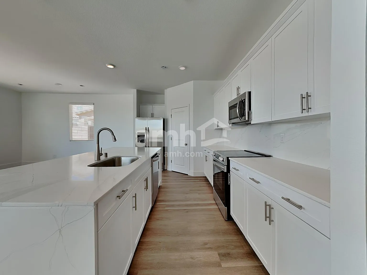 4 bed, 3.0 bath, 2239 sqft, $2,725 — Photo 4