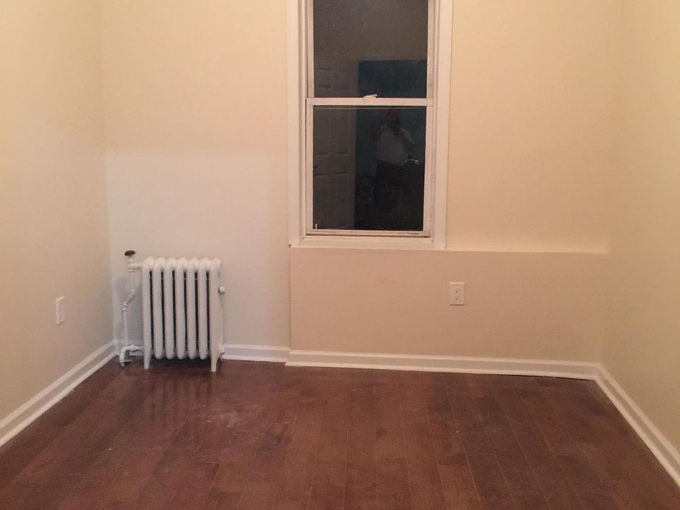 2nd image of 969 Summit Ave APT 31