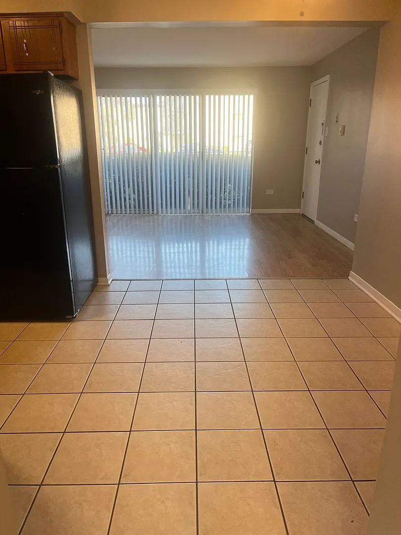 1 bed, 1.5 bath, $1,350 — Photo 4
