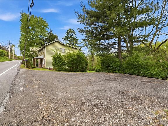3rd image of 1058 Thompson Run Rd