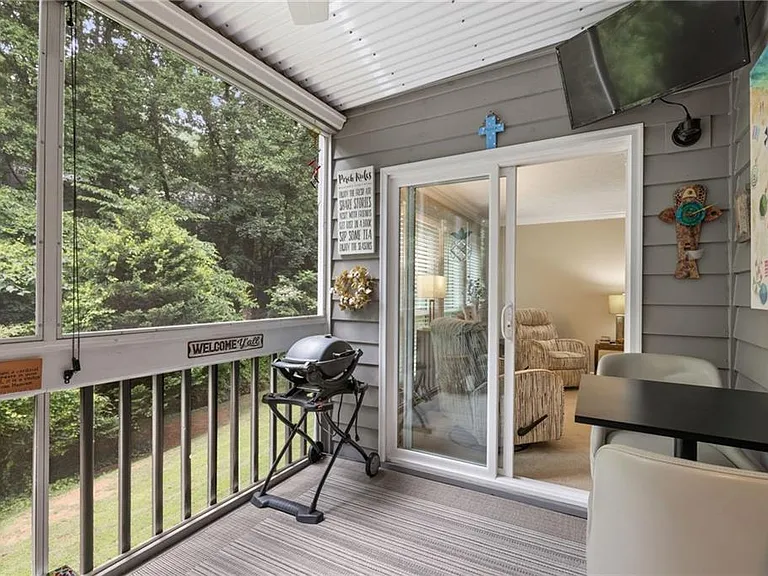 525 Warm Springs Cir — Photo 15