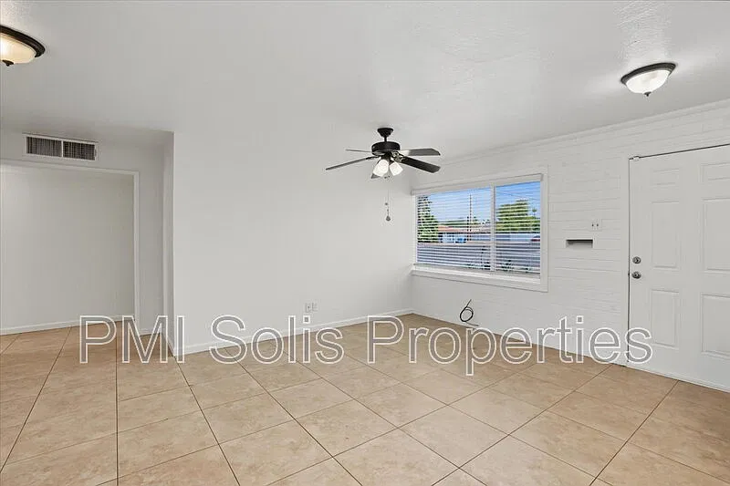 3 bed, 2.5 bath, 1200 sqft, $1,800 — Photo 2