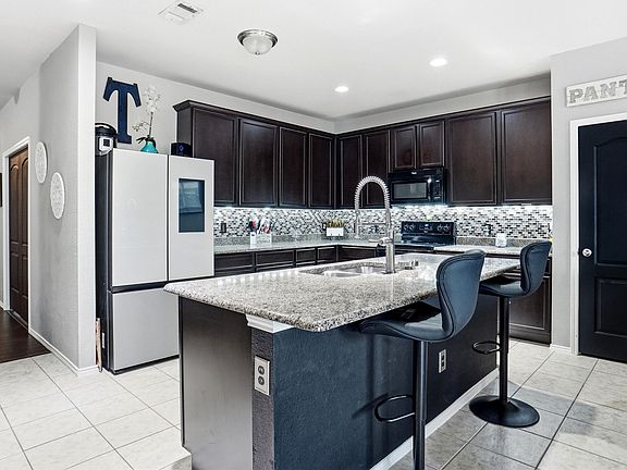 3rd image of 1625 Kawati Way