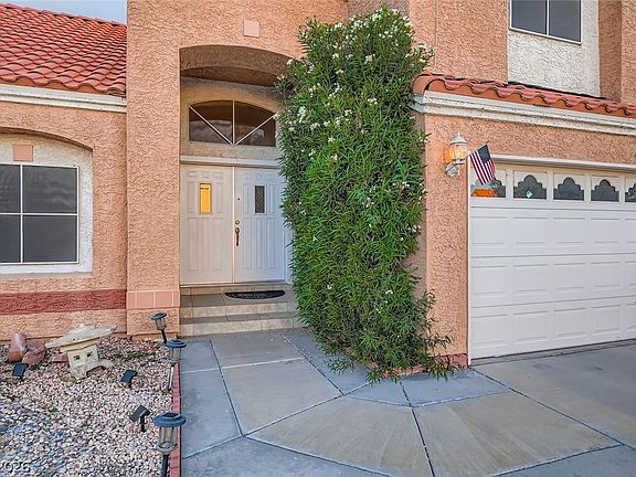 3rd image of 405 Donner Pass Dr