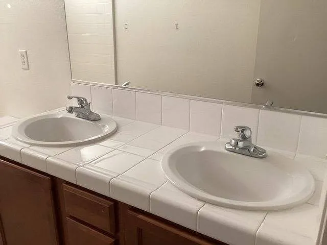 2620 Sparkling Water Ct — Photo 3
