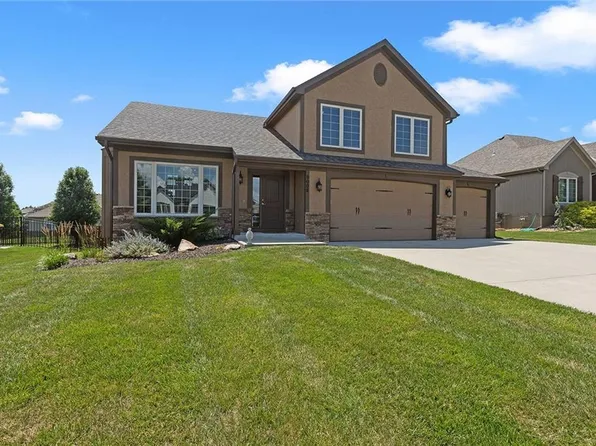 9008 N Mersington Ave, Kansas City, MO 64156