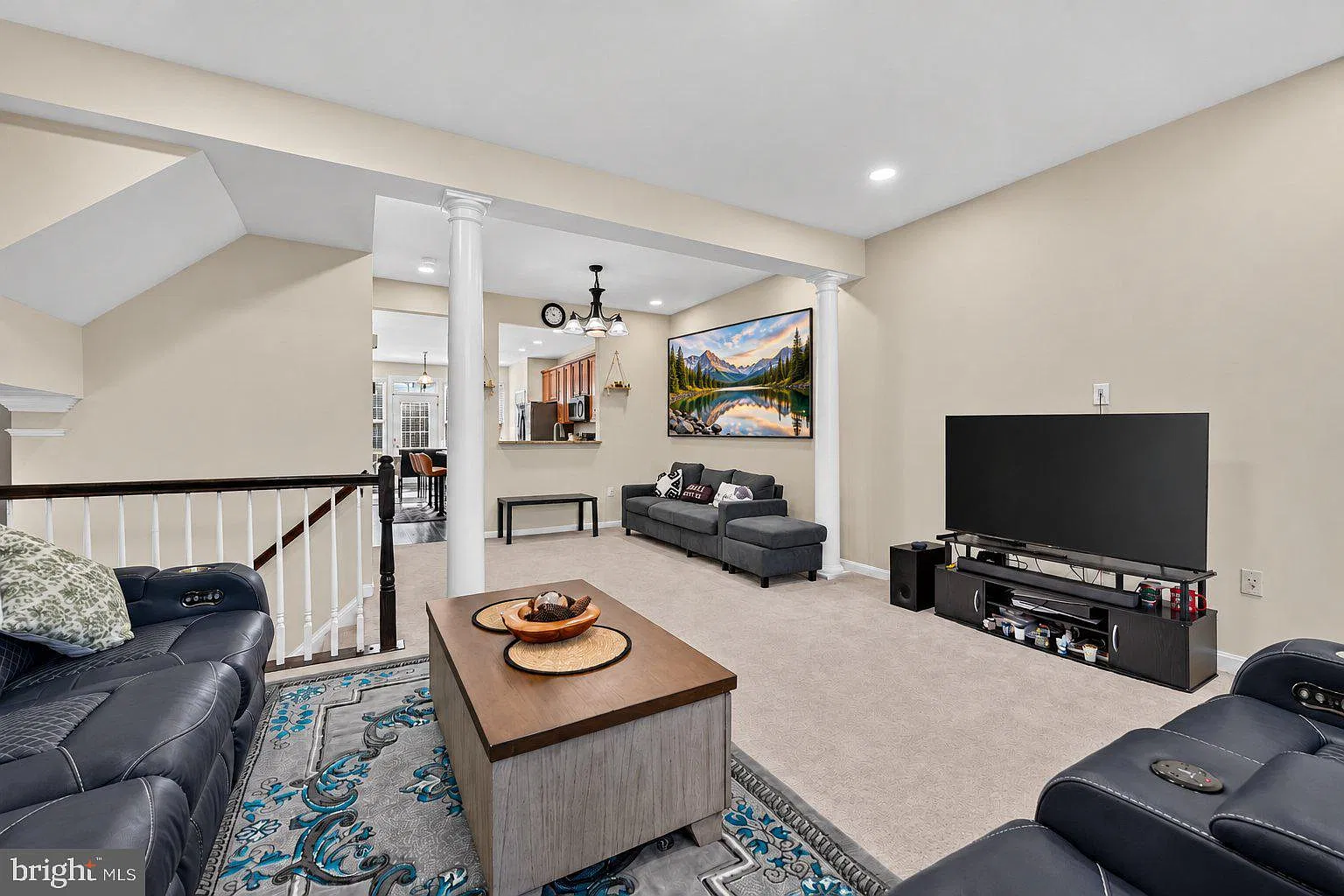 3 bed, 4.0 bath, 2384 sqft, $3,250 — Photo 3
