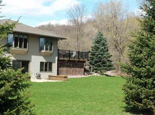 3131 Meadowview Ln, Mankato, MN 56001