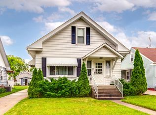 22 S Martin Ave, Waukegan, IL 60085