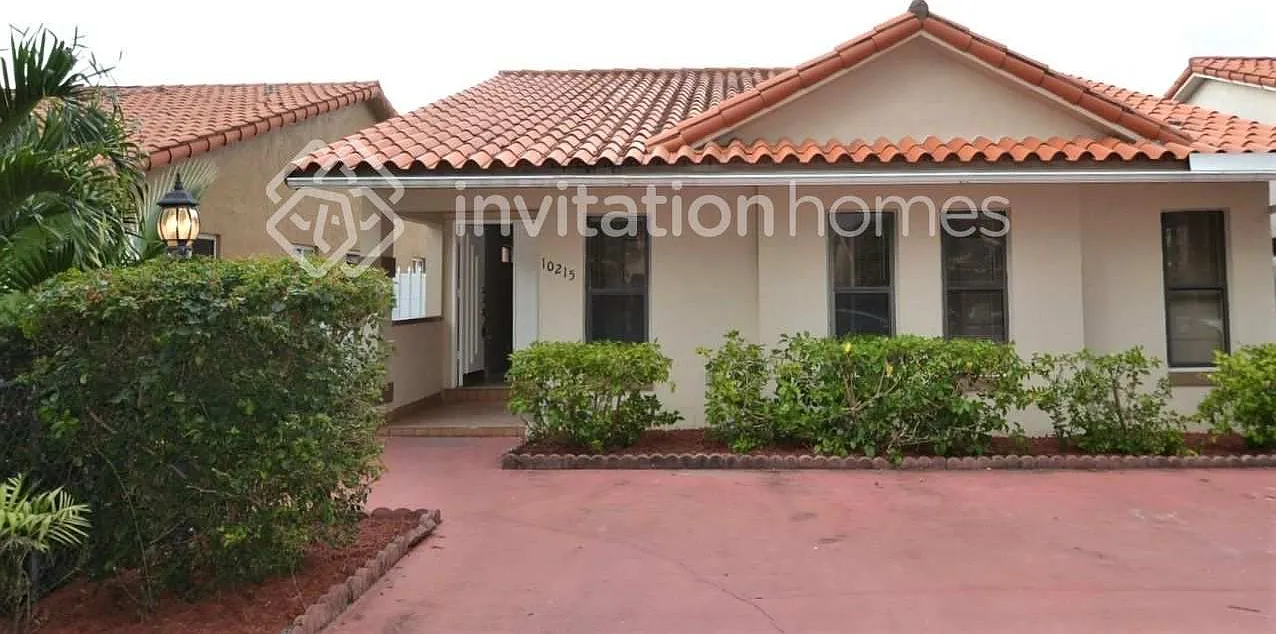 10215 NW 126th St Hialeah, FL 33018 — Photo 1