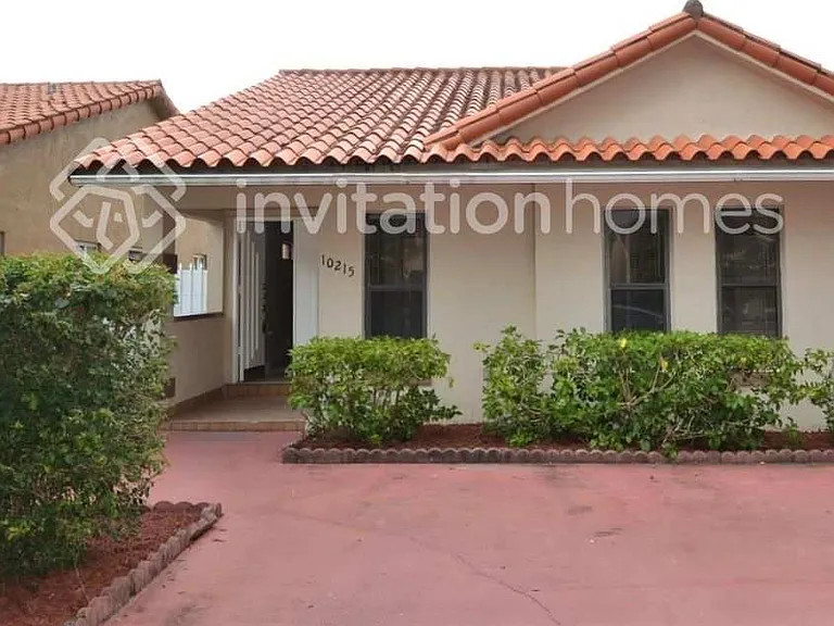 10215 NW 126th St — Photo 1