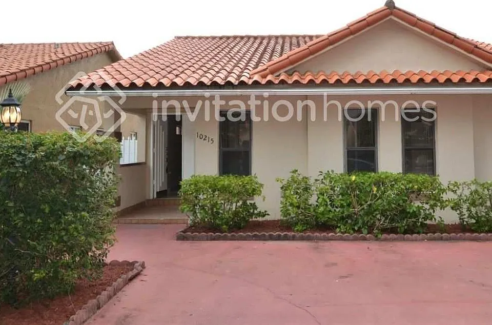 10215 NW 126th St