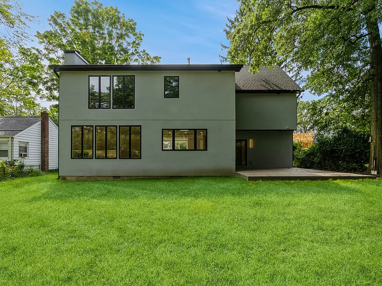 66 E Gramercy Pl — Photo 34
