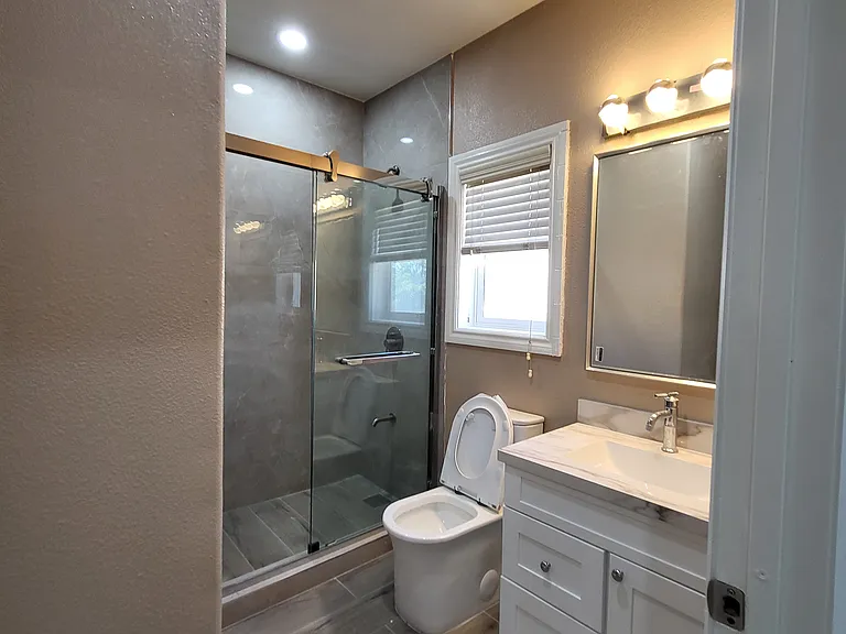 216 Spring St #1 — Photo 4