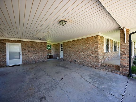 4th image of 1020 S Rose Ave