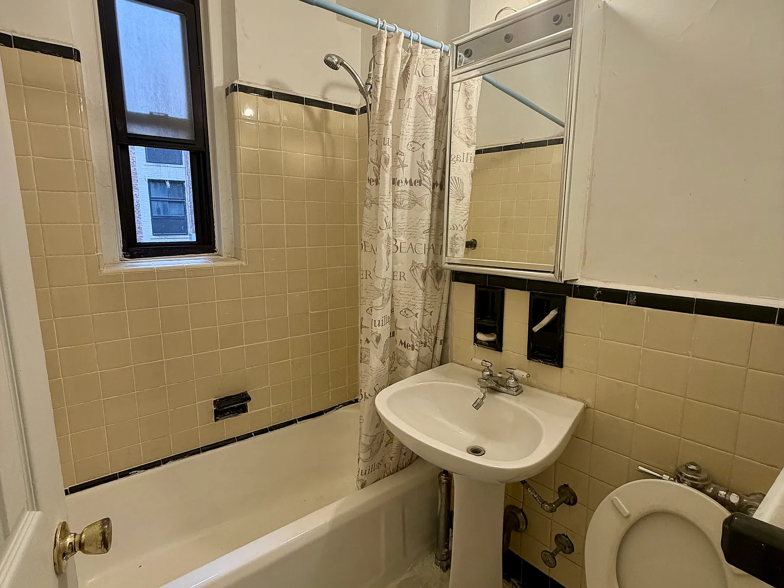 1 bed, 670 sqft, $1,900 — Photo 3