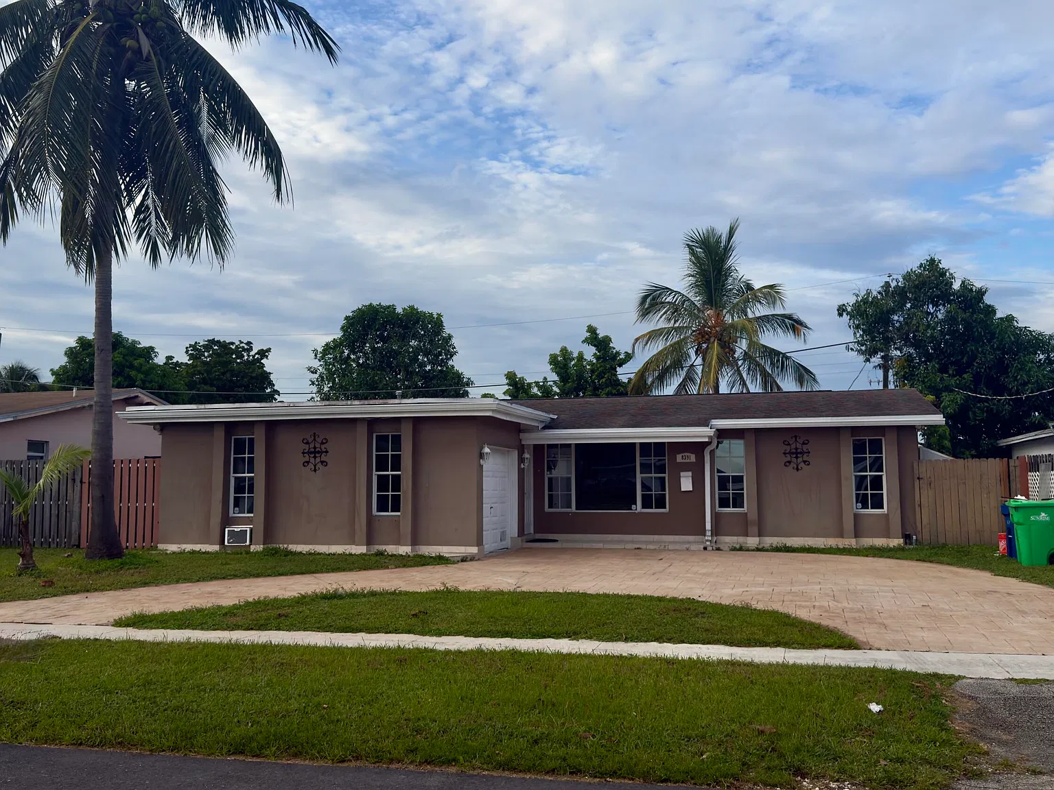 4 bed, 2.0 bath, 1658 sqft, $3,499 — Photo 2