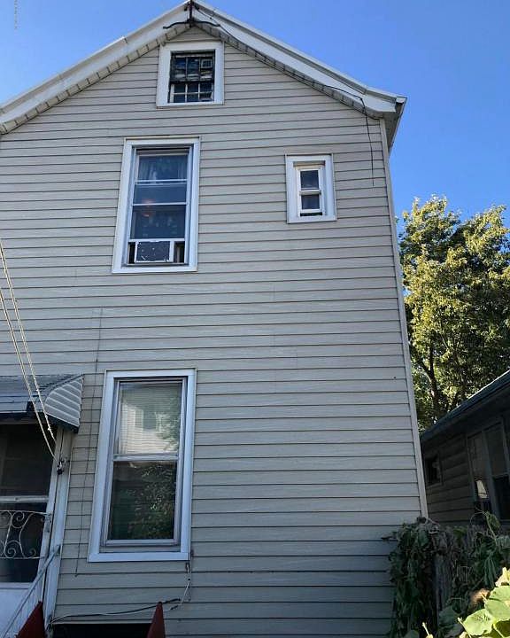 2nd image of 863 Targee St