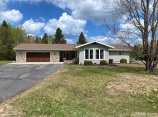 105 Ridge Ln, Marquette, MI 49855