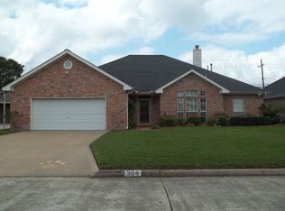 304 Hunter Ridge Ln, Nederland, TX 77627