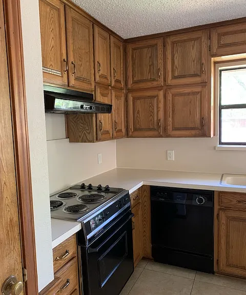 204 Bremen Dr — Photo 2