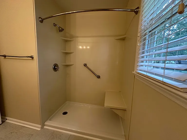 924 Chalet Dr — Photo 17