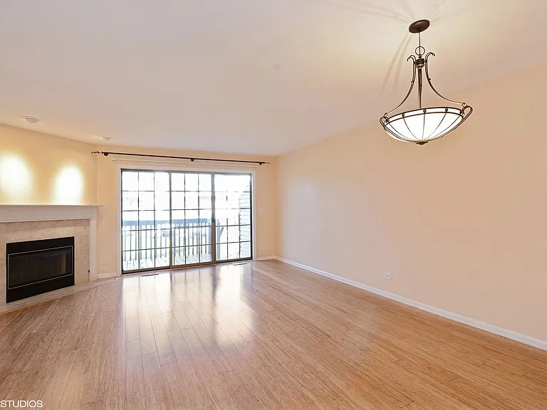 1560 N Saint Marks Pl — Photo 2