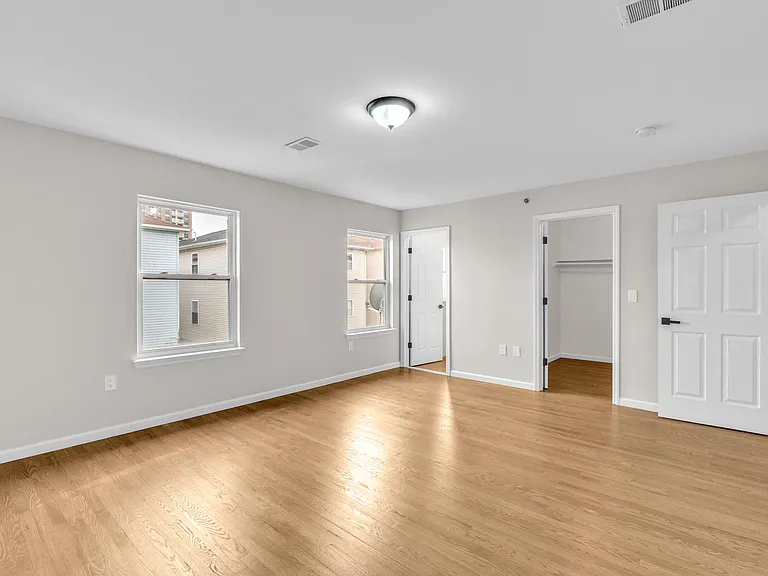 15-17 Wharton St #3 — Photo 11