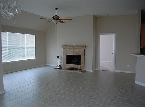 2nd image of 2909 Shoreline Dr