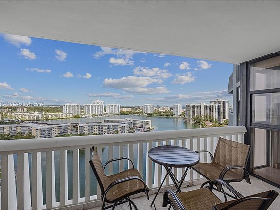 3rd image of 1000 Island Blvd #1910