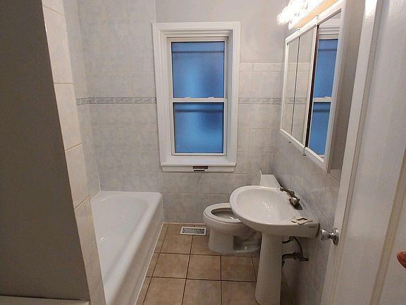 4th image of 3236 W Warner Ave #1W