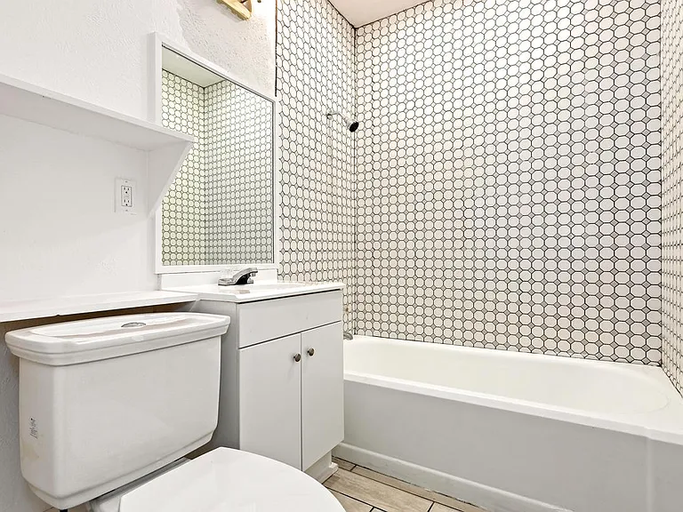2310 Gladstone Dr — Photo 13