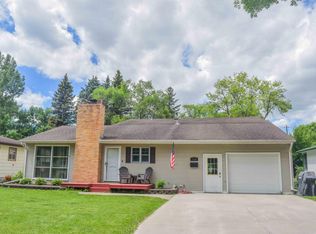 1724 Cottonwood St, Grand Forks, ND 58201
