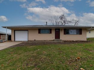 1508 Julie Dr, Bloomington, IL