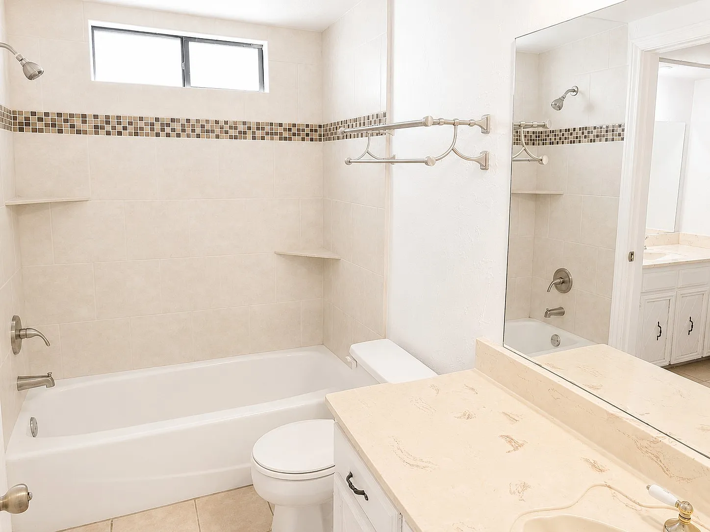 3 bed, 2.5 bath, 2054 sqft, $2,495 — Photo 4