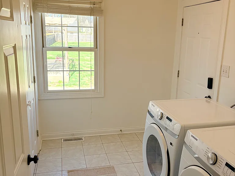 212 W Beall Ave — Photo 16