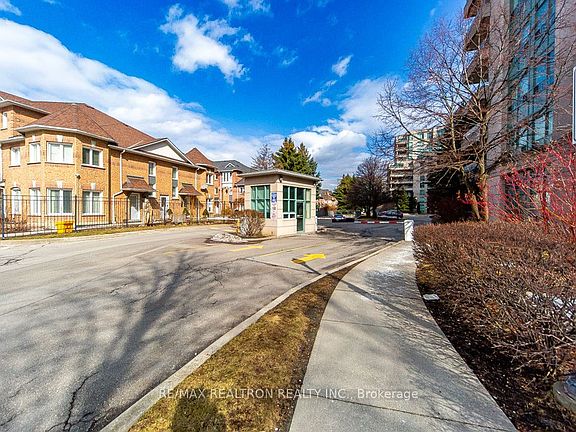 4th image of 5 Emerald Ln #306