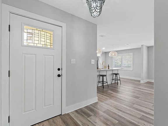 4th image of 107 Lake Ct