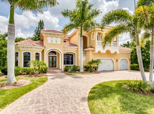 701 Park Shore Dr, Naples, FL 34103