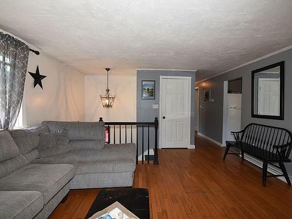 3rd image of 846 Plymouth St
