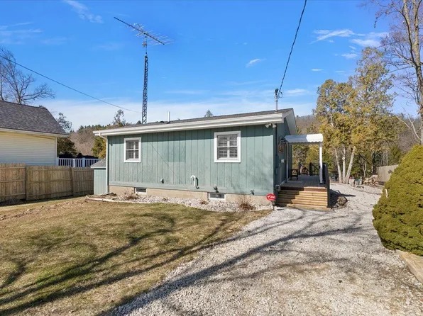 6185 E Dave St, Newaygo, MI 49337