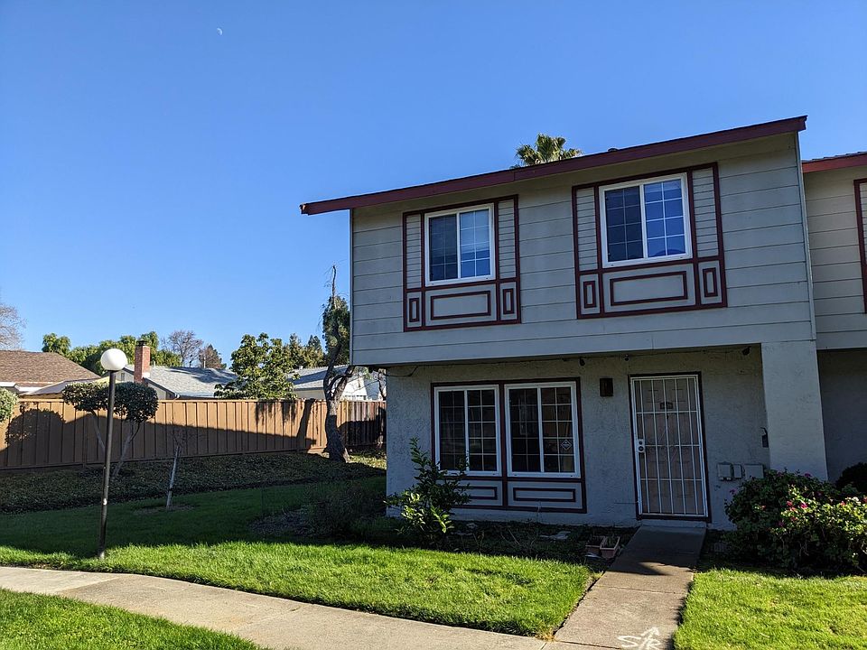 1st image of 34179 Bowling Green Cmn
