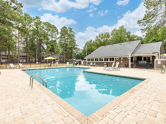 Sparkling Swimming pool at Keystone at Fayetteville, NC