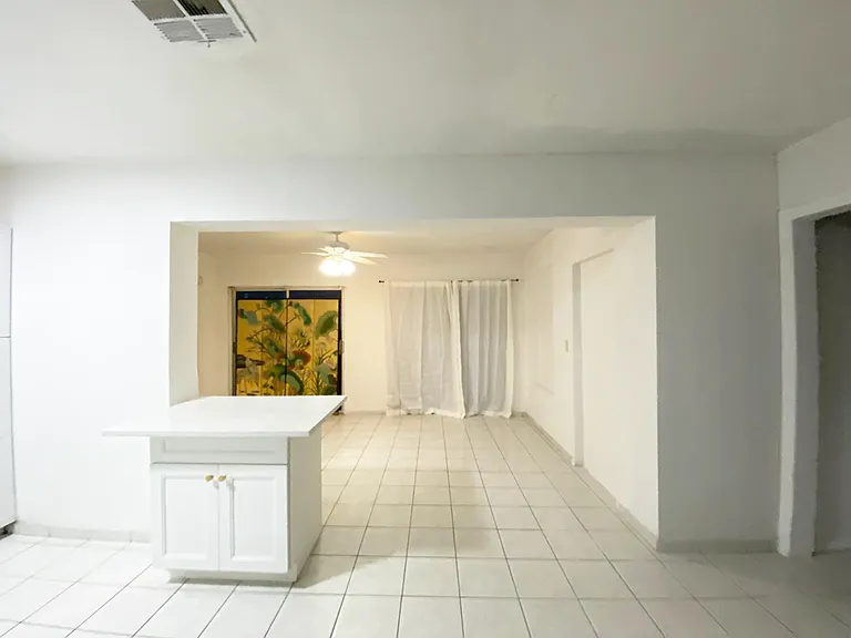 Miramar Pkwy — Photo 15