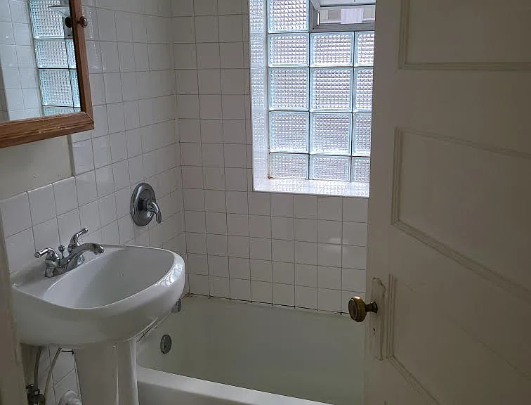 619 E Pleasant St — Photo 5