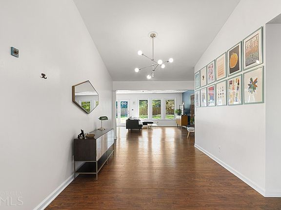 5th image of 105 Moss Hill Ct